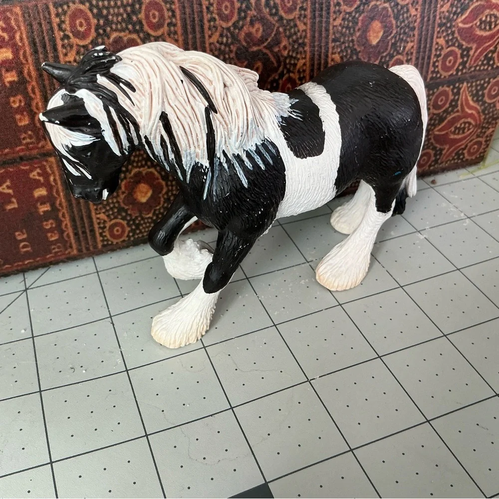 Black and White Horse Figurine - Picture 3 of 5